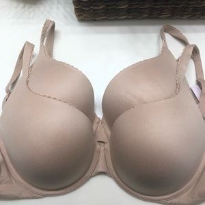 2 Victoria’s Secret Body by Victoria bras 34DD